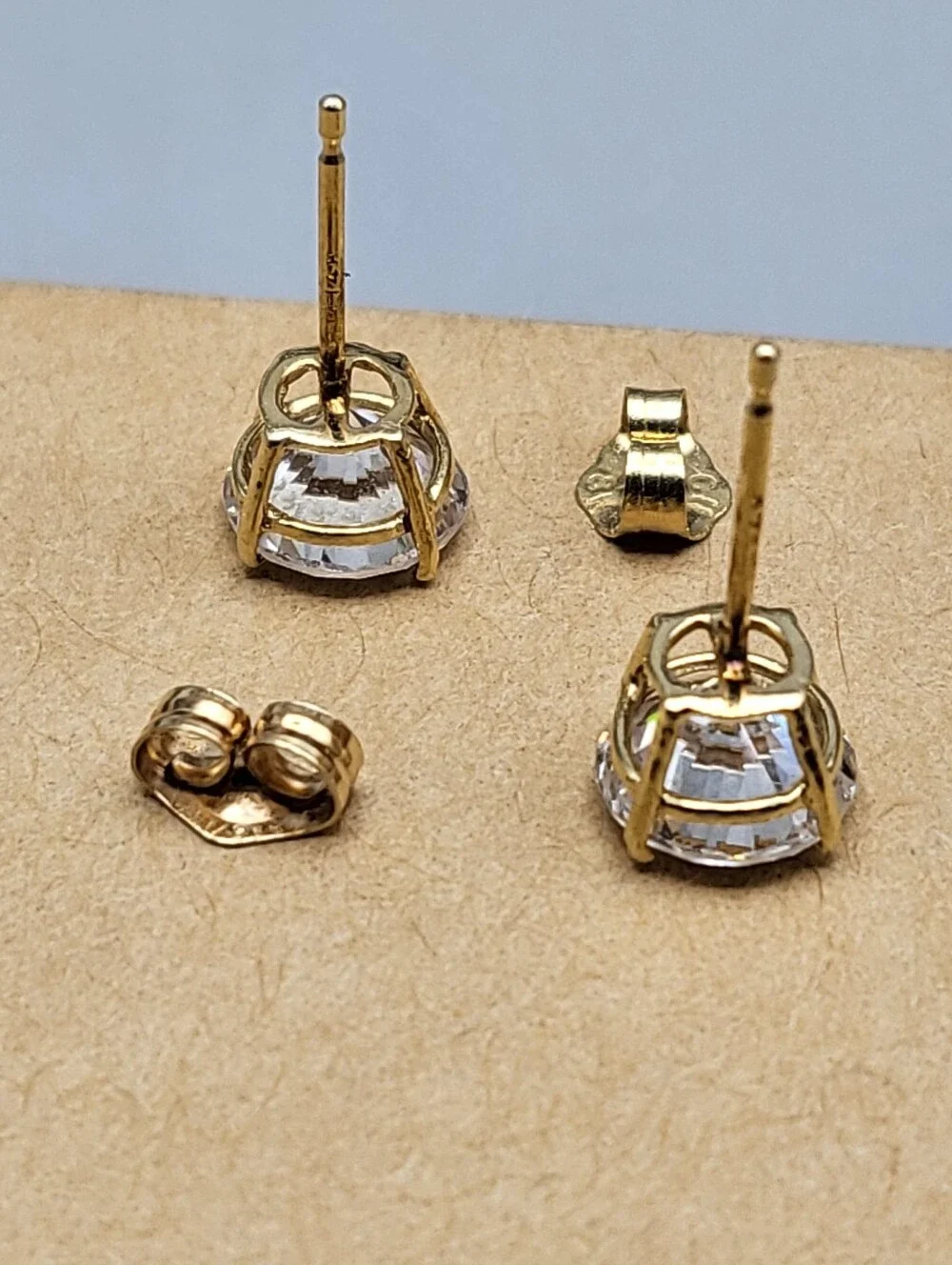 14K Gold Classic Stud Earrings w/ Round Brilliant CZ Crystal Vintage Timeless